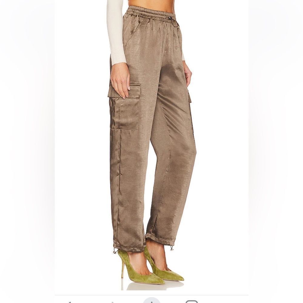 Superdown Rita Cargo Pants Olive green satin track jogger pull on Revolve NWT - Picture 5 of 11